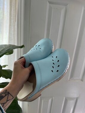 Women's Powder Blue Slip-On Leather Clogs